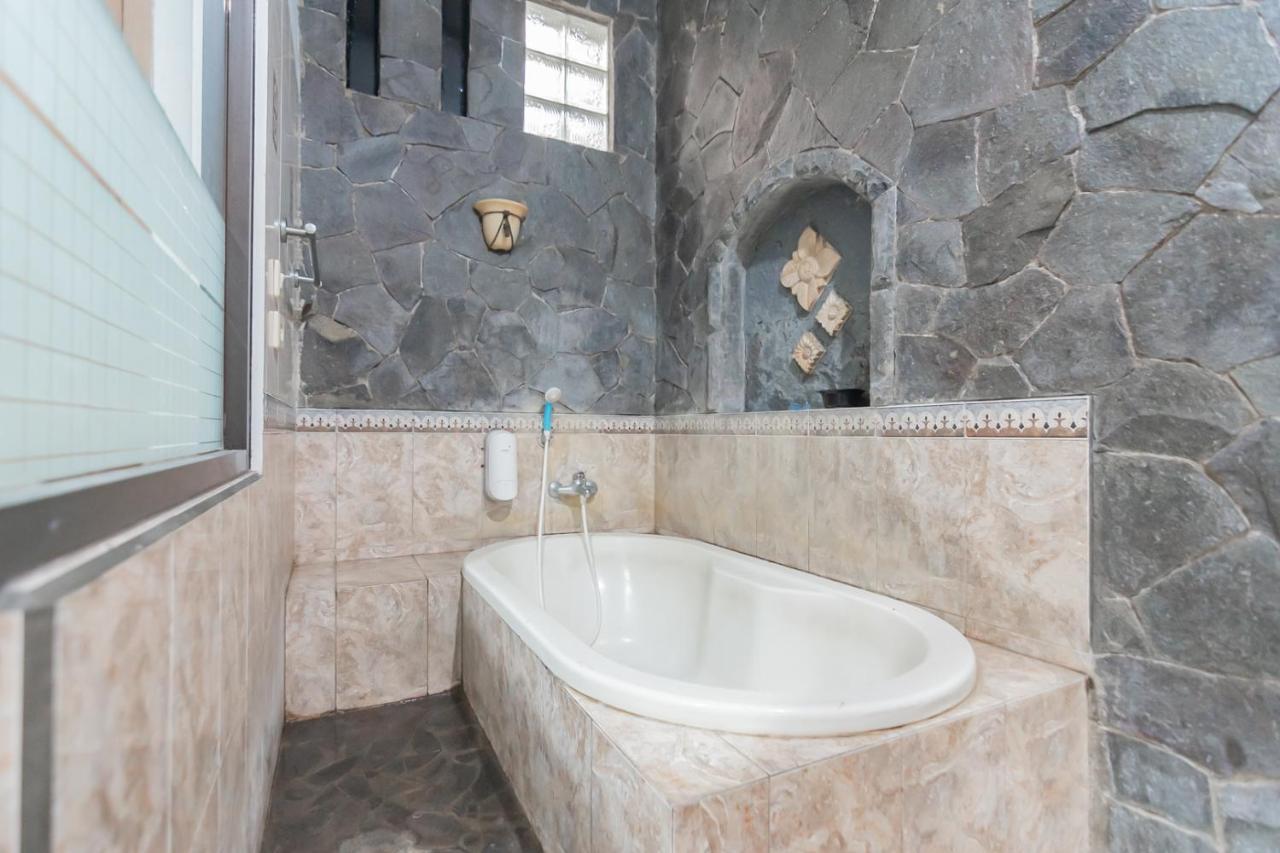 Imelda Residence Setrasari RedPartner Bandung Bagian luar foto